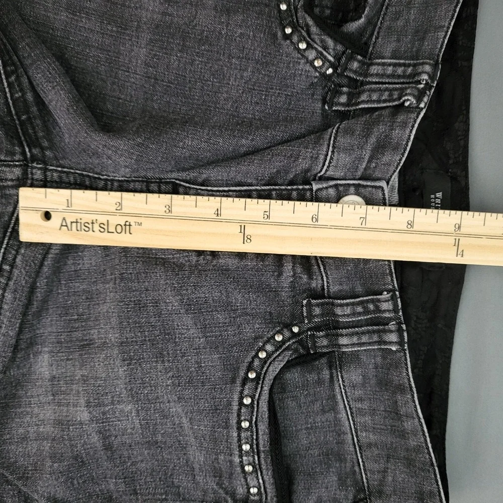 White House Black Market Blanc Slim Leg Gray Studded Jeans Womens 2R Embroidered